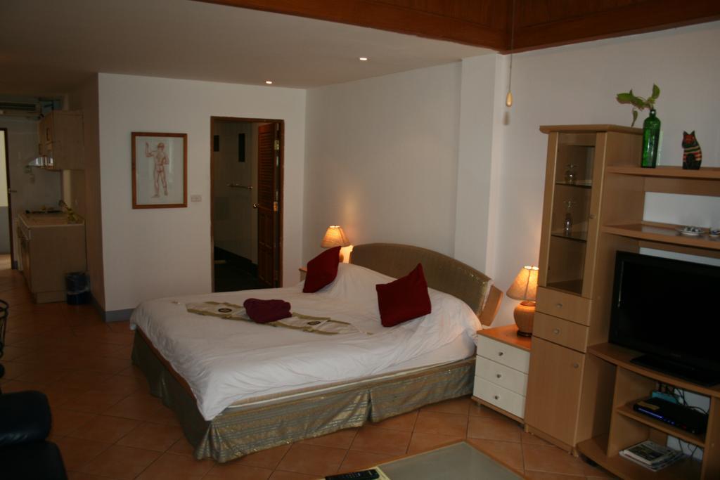 Aquarius Gay Pensión&Sauna Patong Exterior foto