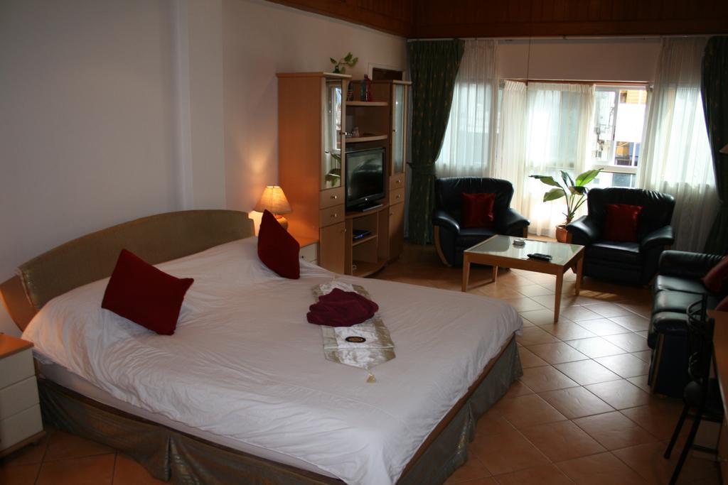 Aquarius Gay Pensión&Sauna Patong Habitación foto