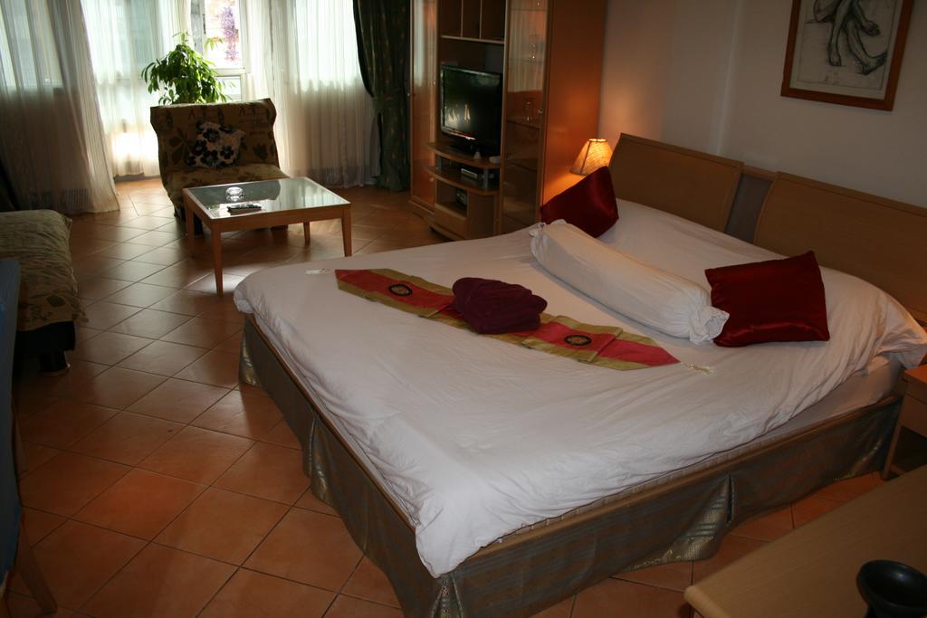 Aquarius Gay Pensión&Sauna Patong Habitación foto