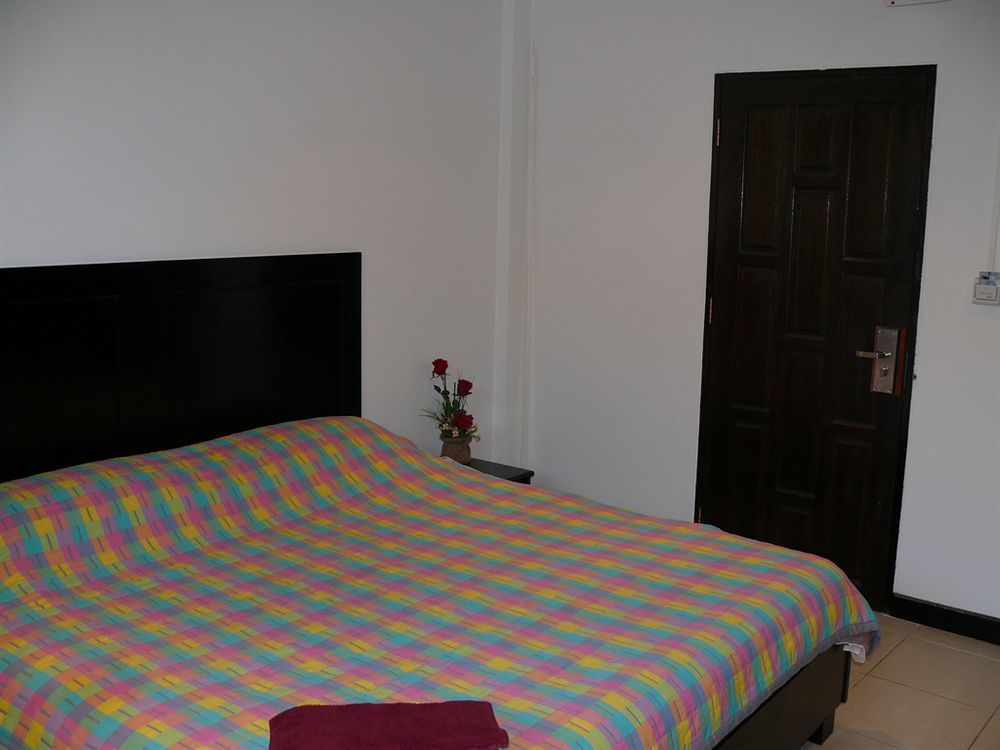 Aquarius Gay Pensión&Sauna Patong Exterior foto