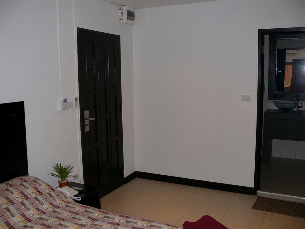 Aquarius Gay Pensión&Sauna Patong Exterior foto
